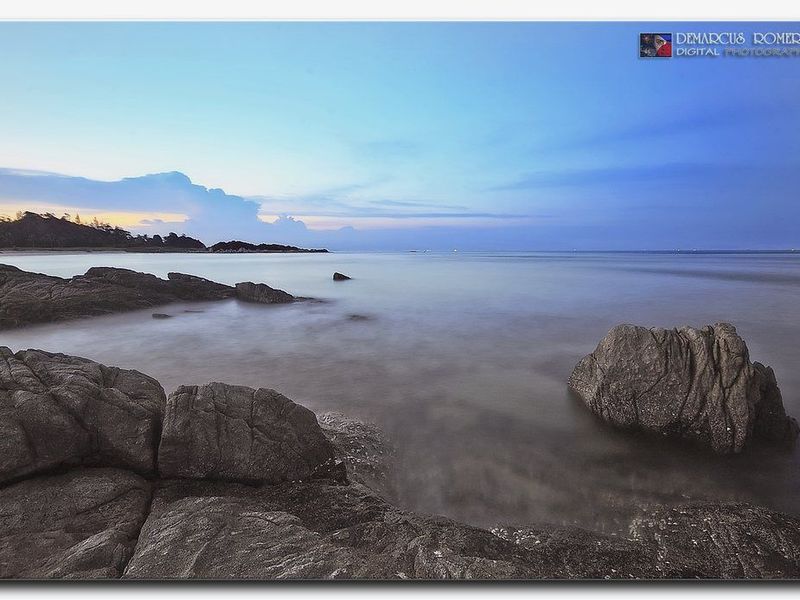 Pantai berbatu di Bintan Lagoon