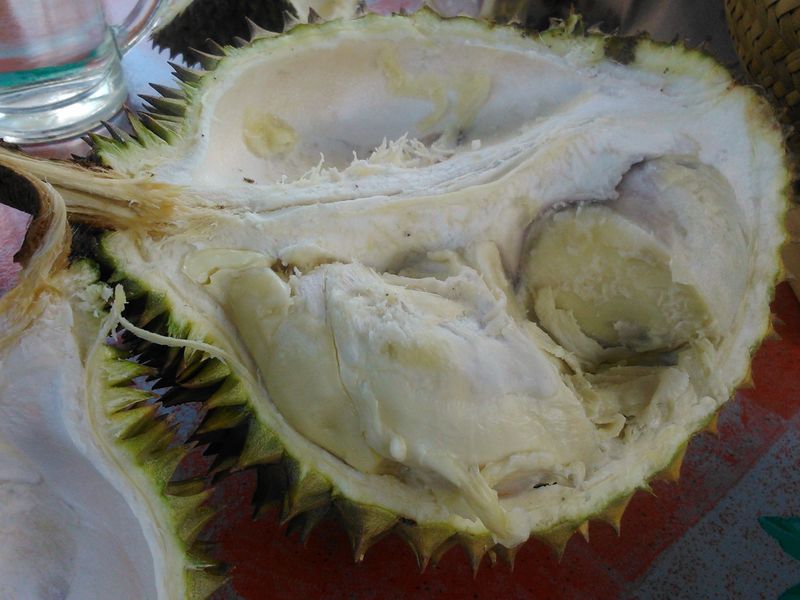 Buah durian yang sudah dibelah